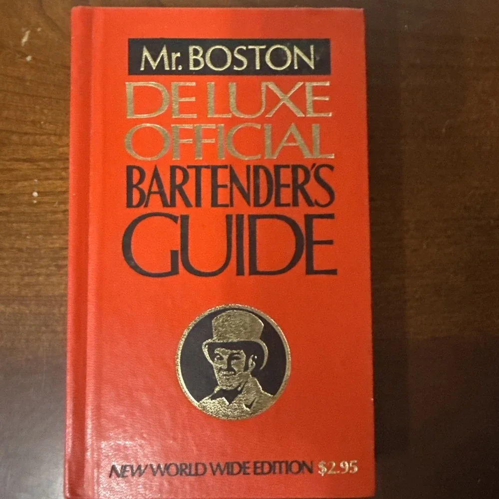 MR. BOSTON DELUXE OFFICIAL BARTENDER'S GUIDE VINTAGE 1977 WORLD‎ WIDE EDITION